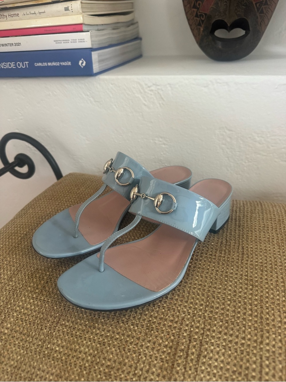 Gucci Patent Leather Thong Sandals in Light Blue with Gold Hardware - Picture 3 of 5